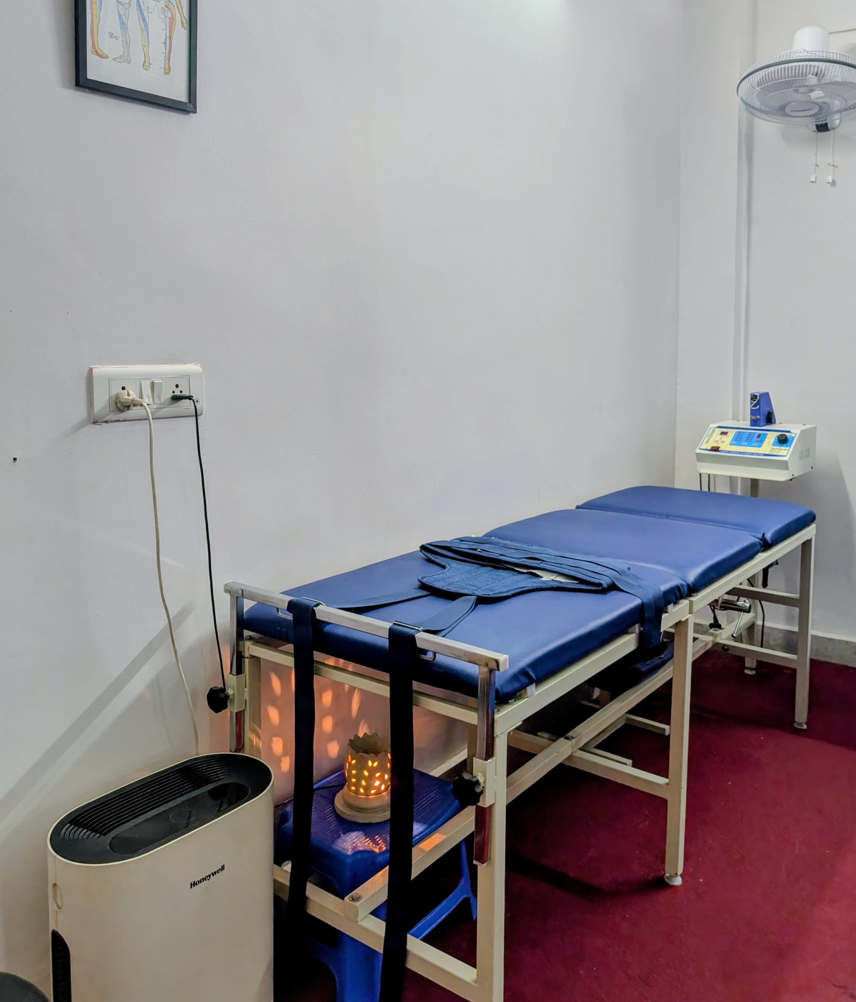 Physiotherapy treatment bed and equipment at Trinay clinic